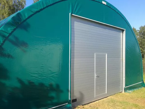 Gable with automatic door